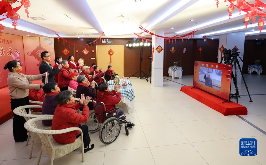 习近平春节前夕视频连线看望慰问基层干部群众 向全国各族人民致以新春的美好祝福(图8)