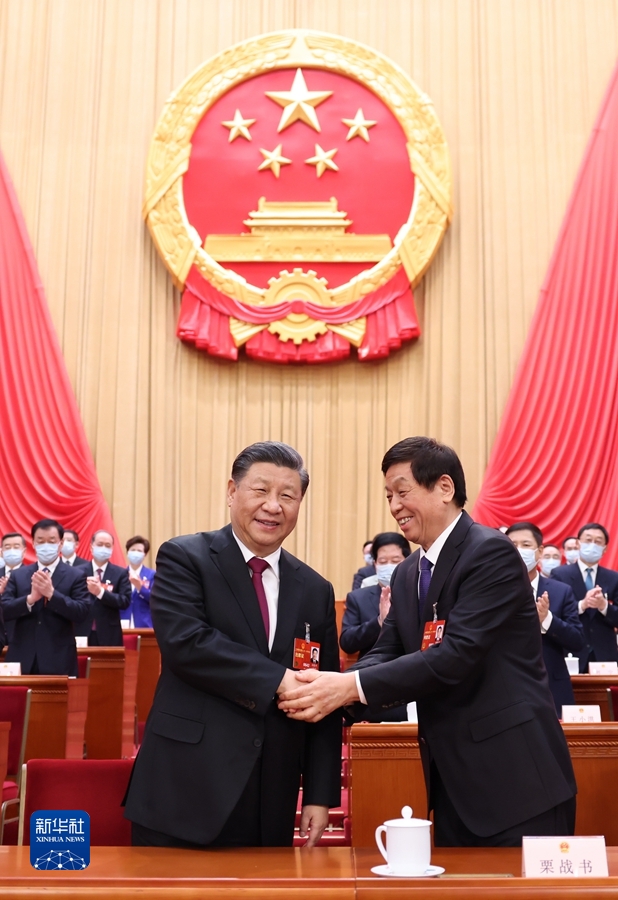 十四届全国人大一次会议选举产生新一届国家领导人 习近平全票当选国家主席中央军委主席(图3)