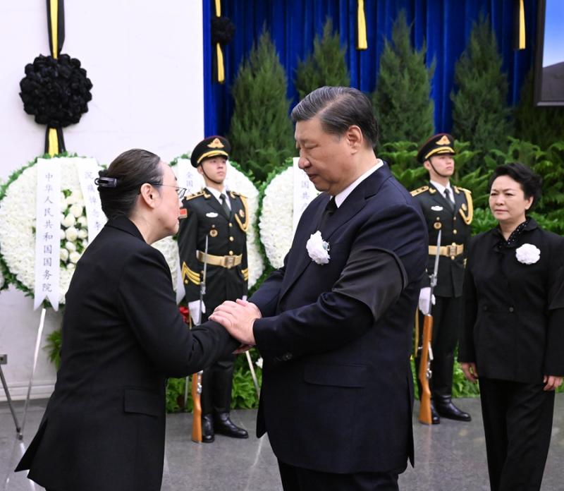 李克强同志遗体在京火化 习近平等到八宝山革命公墓送别(图1)