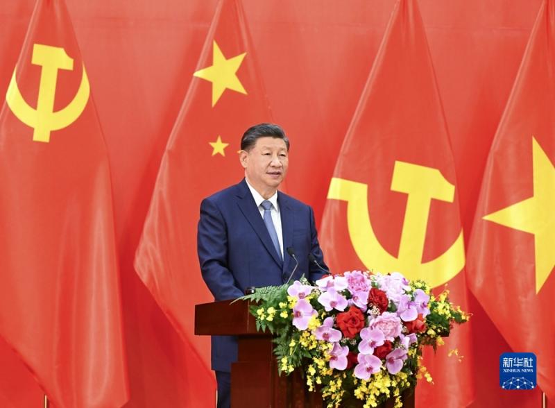 习近平同越共中央总书记阮富仲共同会见中越两国青年和友好人士代表(图3)