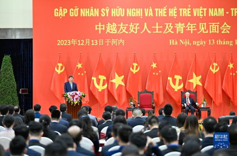 习近平同越共中央总书记阮富仲共同会见中越两国青年和友好人士代表(图5)