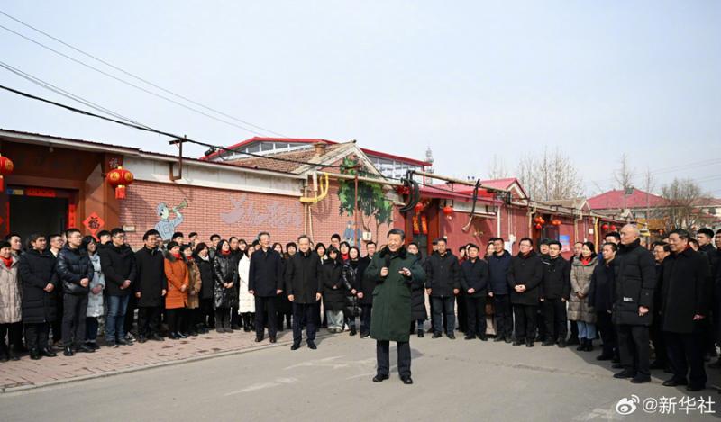 习近平春节前夕在天津看望慰问基层干部群众(图8)