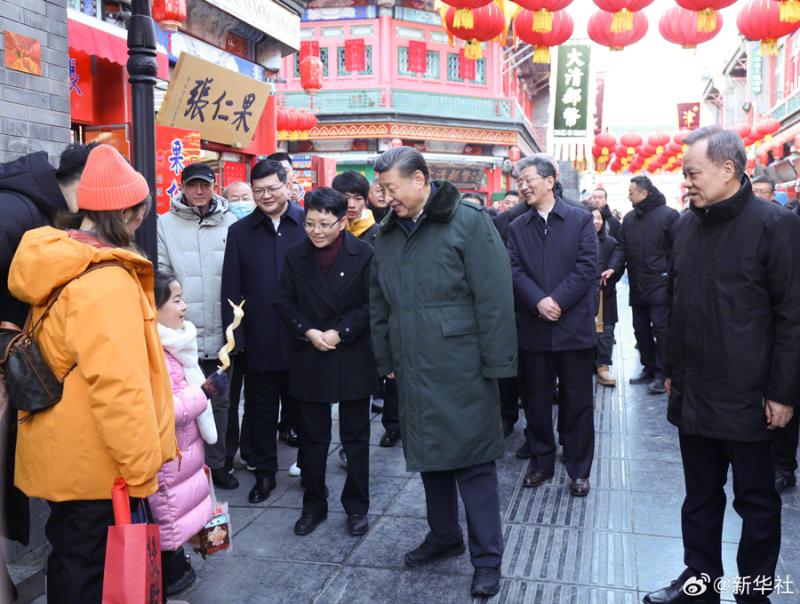 习近平春节前夕在天津看望慰问基层干部群众(图11)