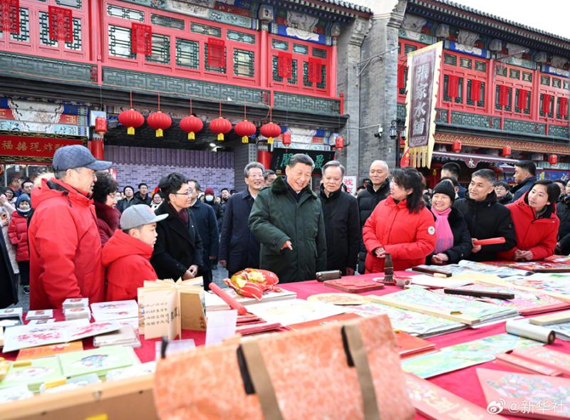 习近平春节前夕在天津看望慰问基层干部群众(图12)