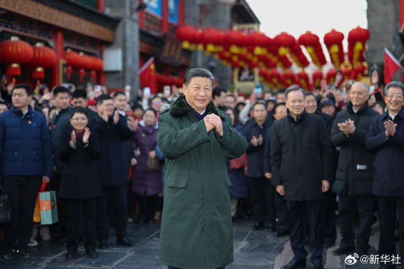 习近平春节前夕在天津看望慰问基层干部群众(图18)