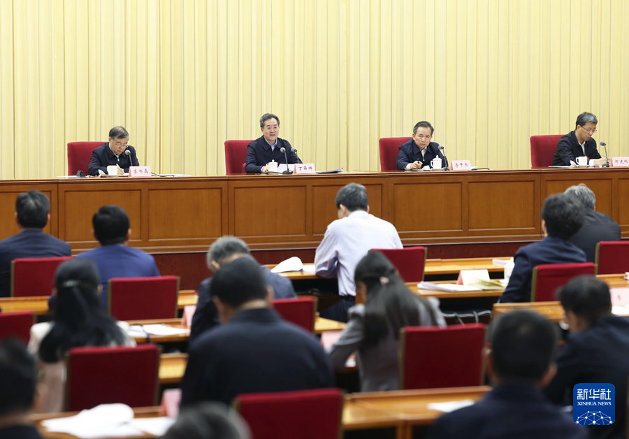 习近平对学校思政课建设作出重要指示强调 不断开创新时代思政教育新局面 努力培养更多让党放心爱国奉献担当民族复兴重任的时代新人(图1)