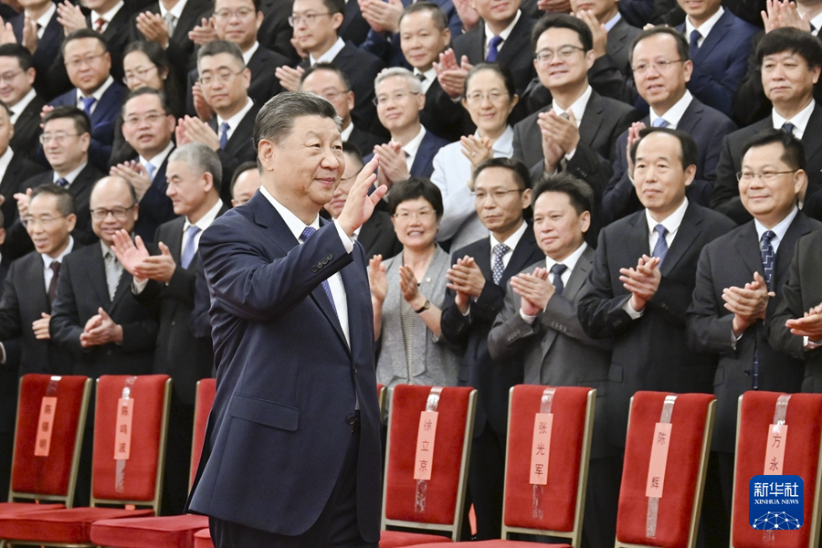 习近平在接见探月工程嫦娥六号任务参研参试人员代表时发表重要讲话强调 再接再厉乘势而上 加快建设航天强国(图3)