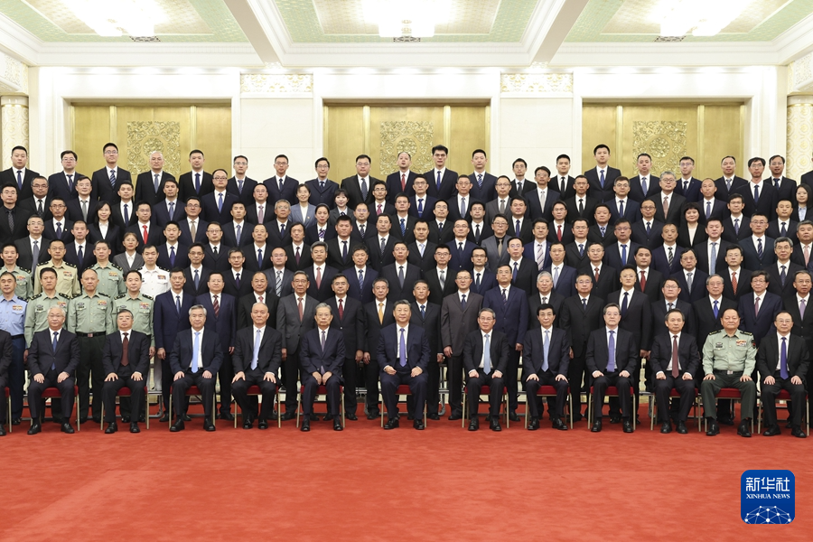 习近平在接见探月工程嫦娥六号任务参研参试人员代表时发表重要讲话强调 再接再厉乘势而上 加快建设航天强国(图2)