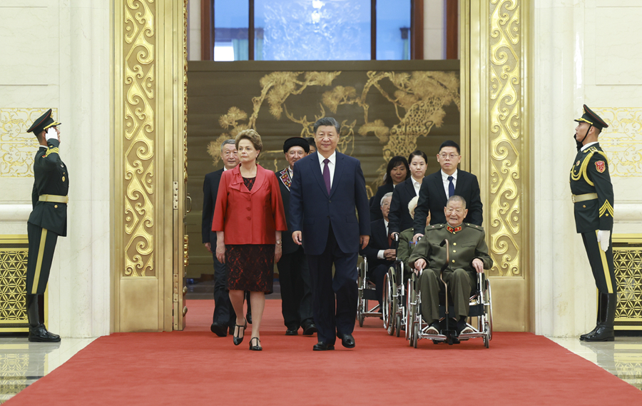 中华人民共和国国家勋章和国家荣誉称号颁授仪式在京隆重举行 习近平向国家勋章和国家荣誉称号获得者颁授勋章奖章并发表重要讲话(图4)