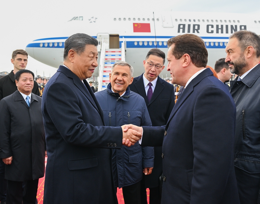 习近平抵达喀山出席金砖国家领导人第十六次会晤(图3)
