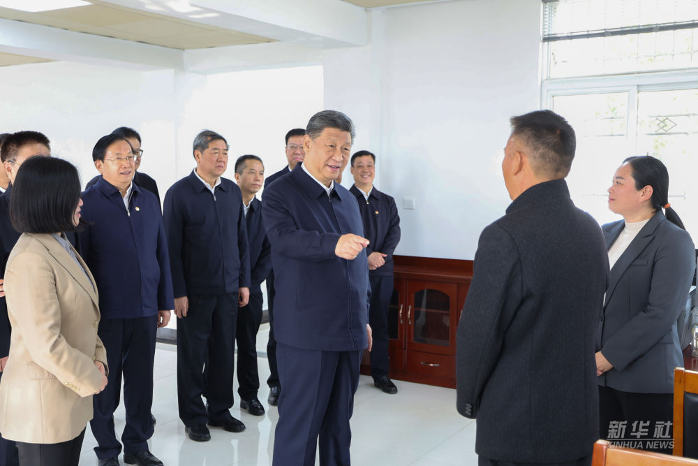 习近平在湖北考察调研(图9)