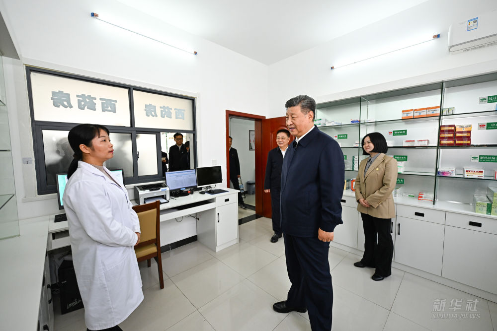 习近平在湖北考察调研(图8)