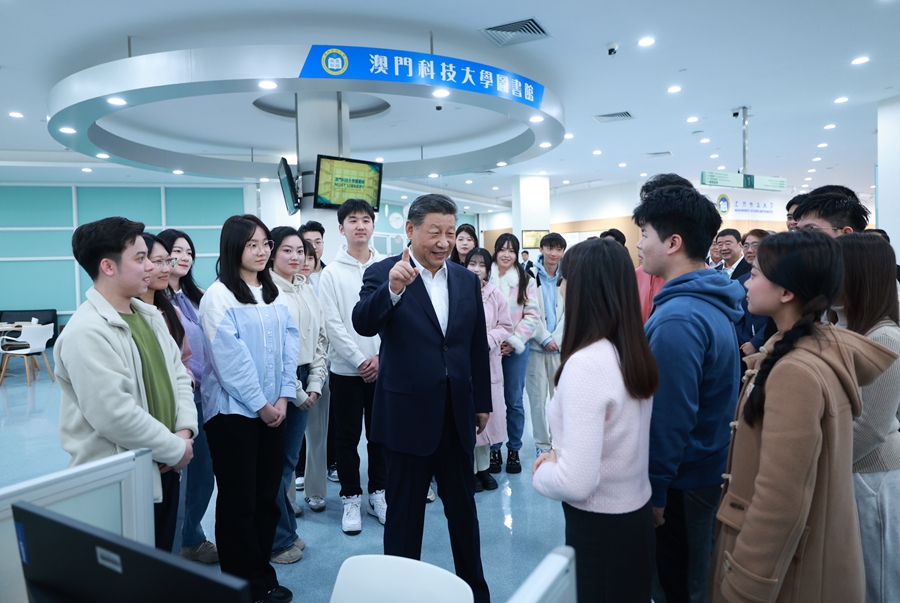 习近平考察澳门科技大学(图5)