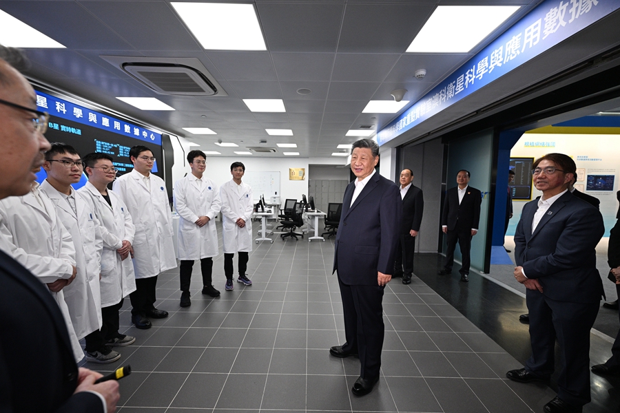 习近平考察澳门科技大学(图3)