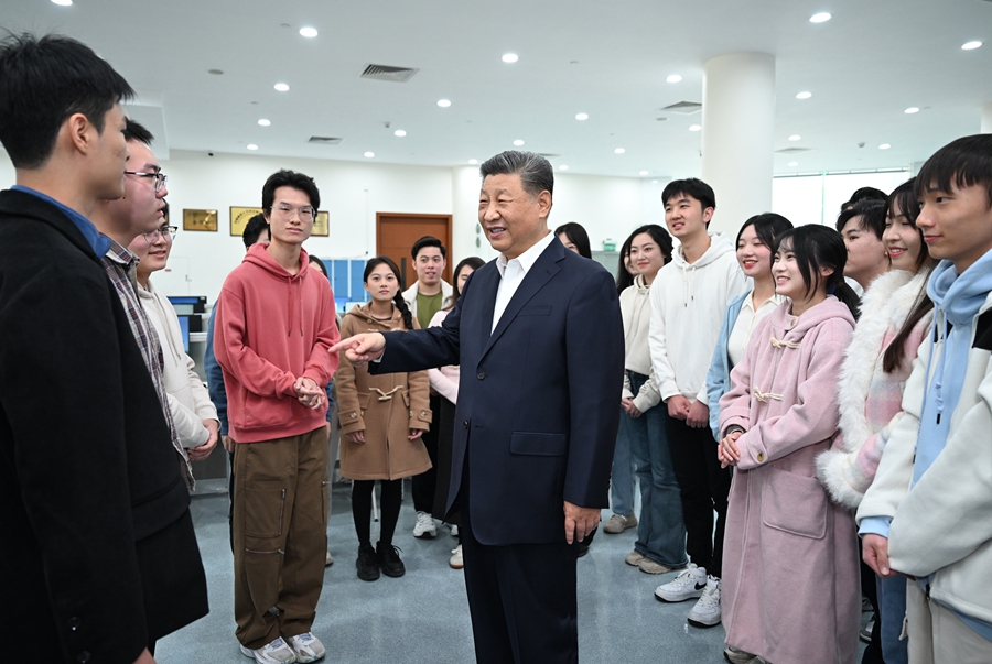 习近平考察澳门科技大学(图6)