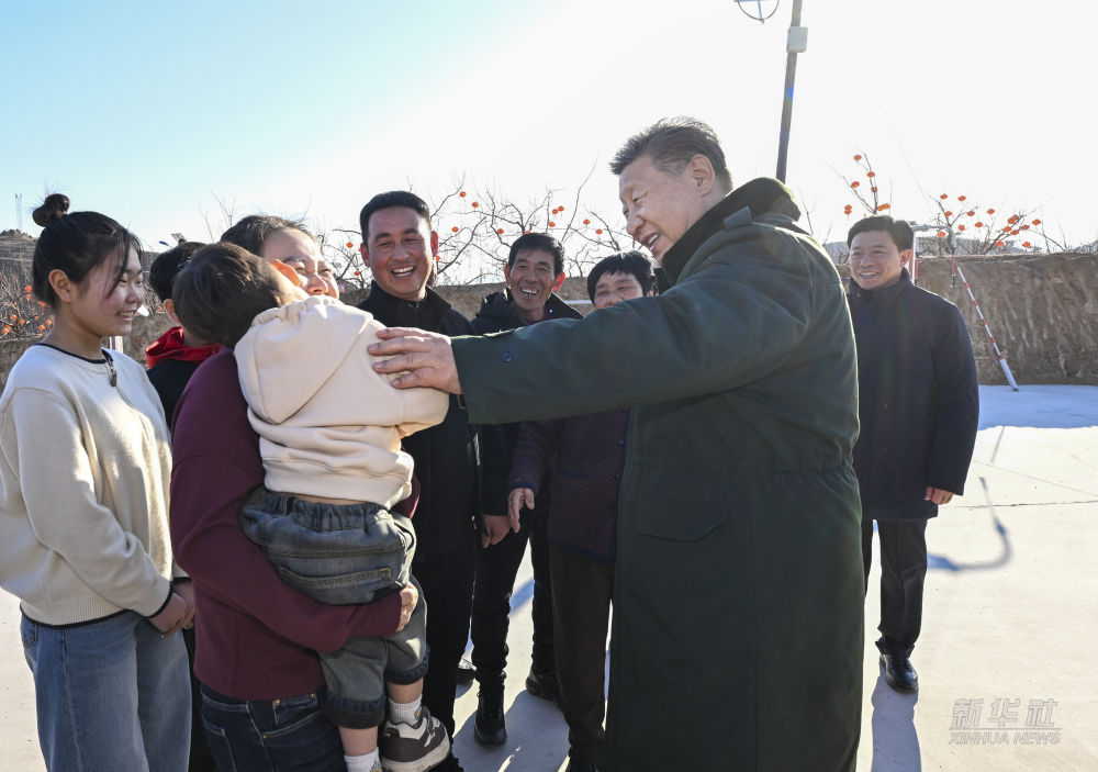 习近平在辽宁葫芦岛市看望慰问受灾群众(图4)