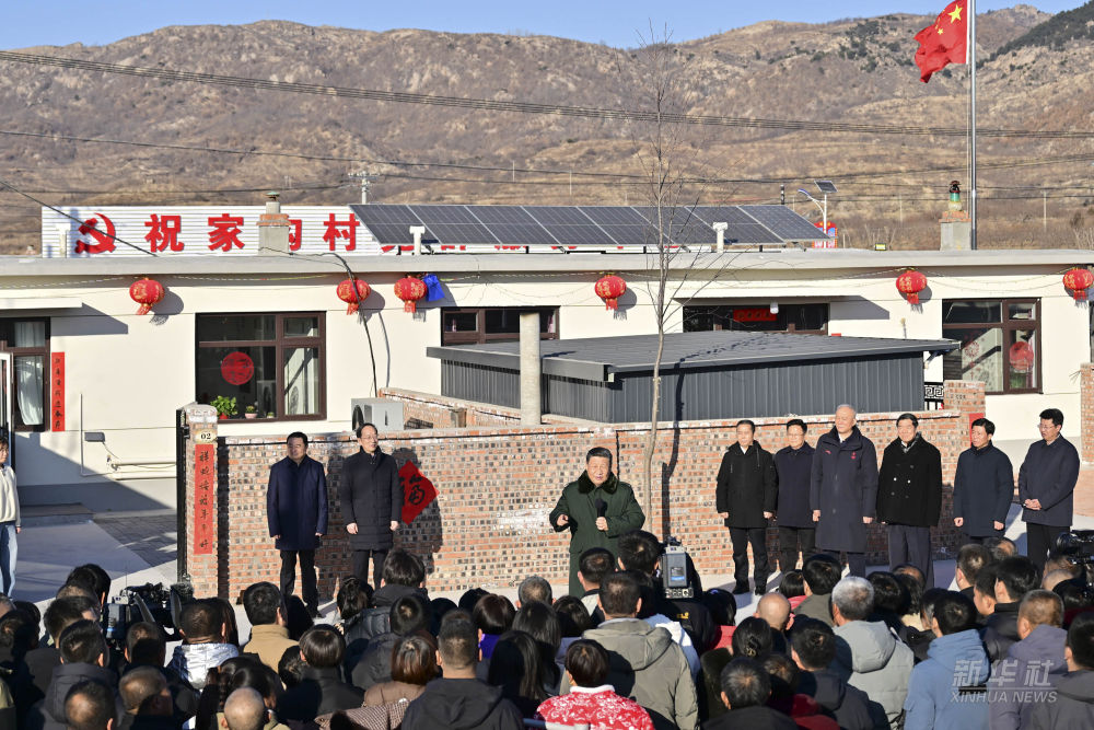 习近平在辽宁葫芦岛市看望慰问受灾群众(图7)