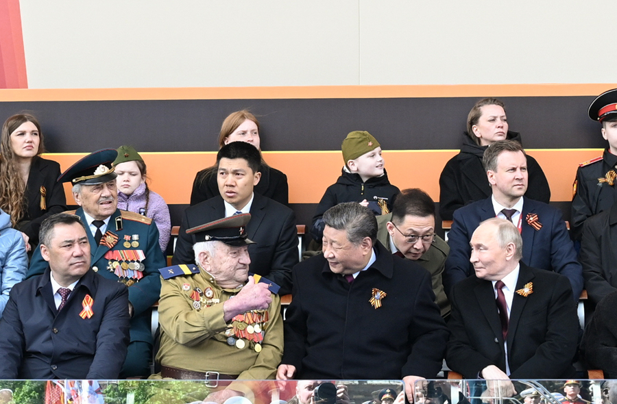 习近平出席俄罗斯纪念苏联伟大卫国战争胜利80周年庆典(图5)