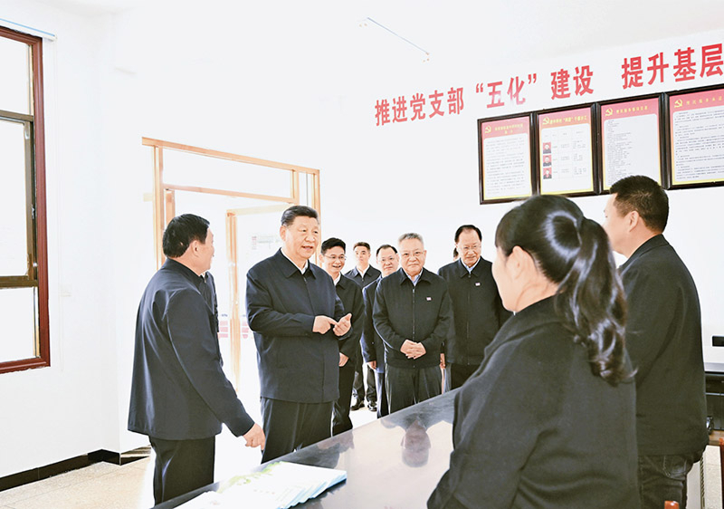 《求是》杂志发表习近平总书记重要文章《锲而不舍落实中央八项规定精神，以优良党风引领社风民风》(图2)