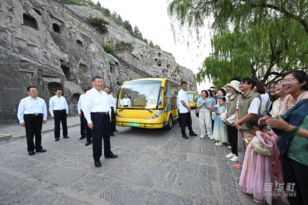 习近平在河南洛阳市考察调研(图8)