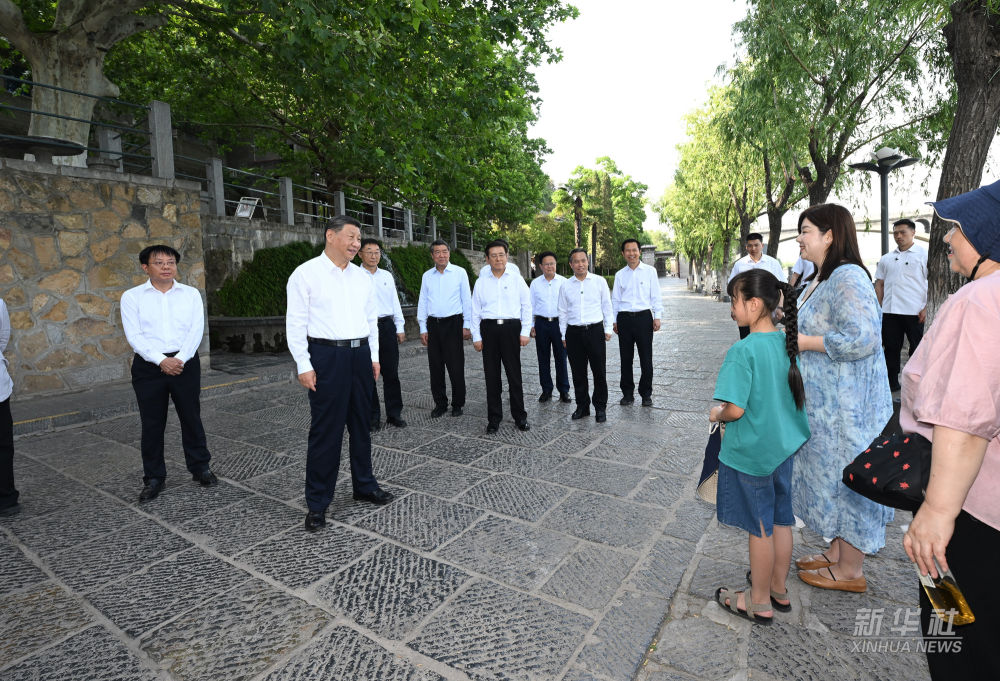 习近平在河南洛阳市考察调研(图6)