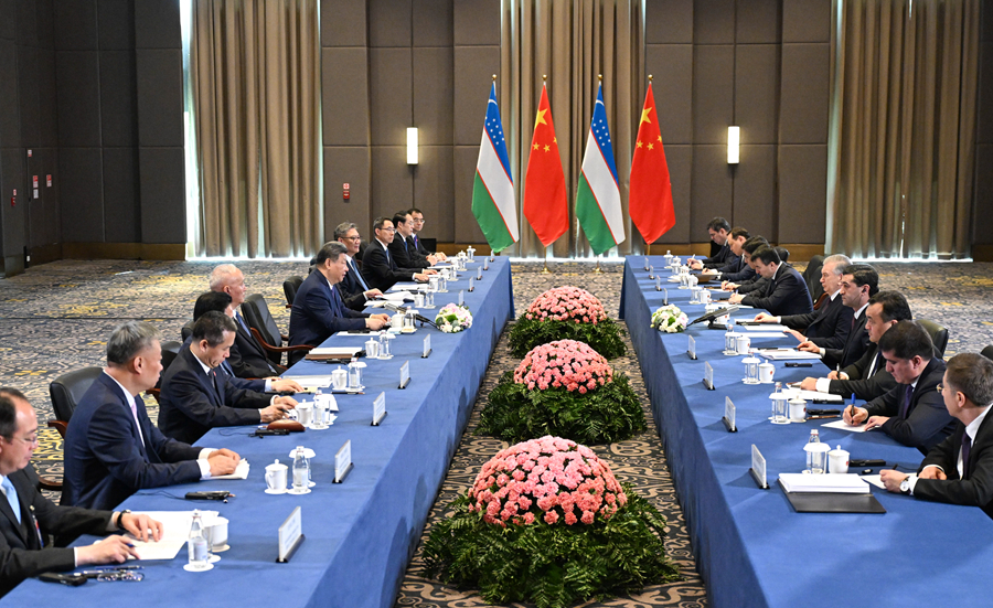 习近平会见乌兹别克斯坦总统米尔济约耶夫(图2)