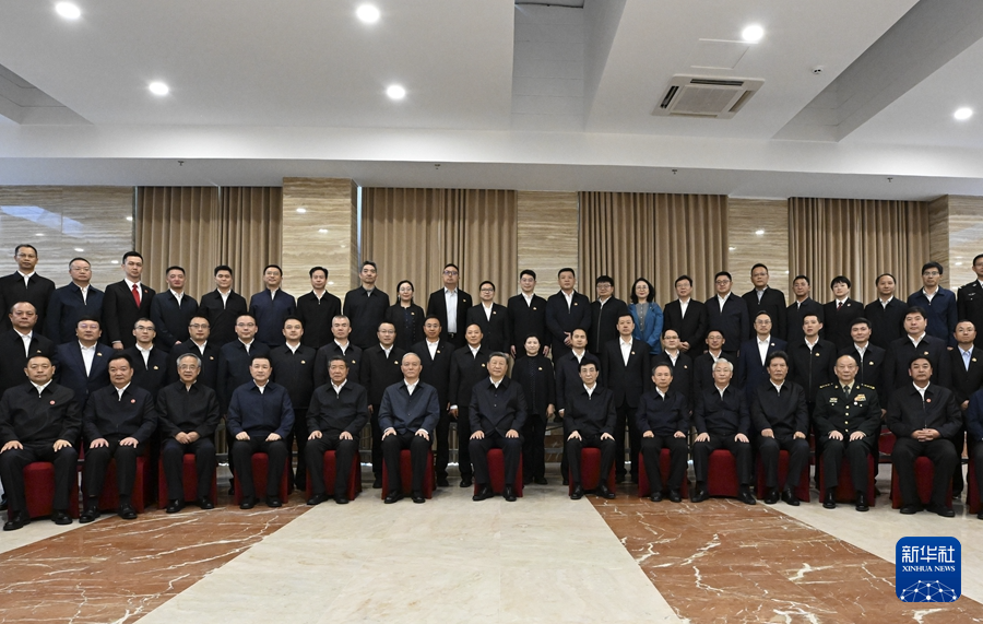 习近平接见西藏各族各界代表(图2)