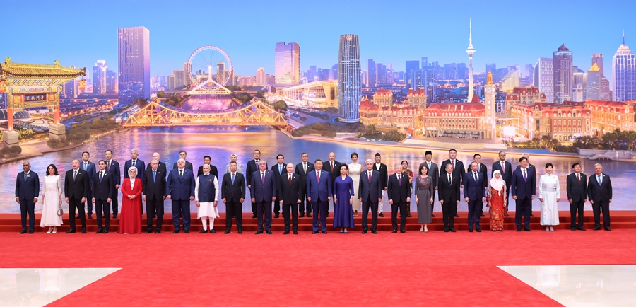 上合组织天津峰会丨习近平和彭丽媛为出席2025年上海合作组织峰会的国际贵宾举行欢迎宴会(图2)