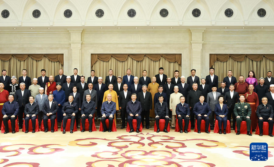 习近平接见新疆各族各界代表(图9)