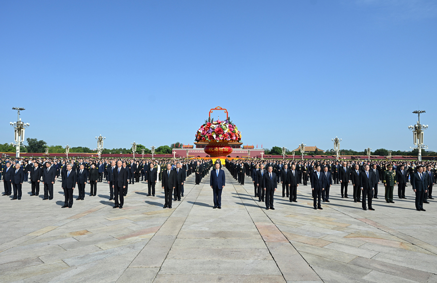 烈士纪念日向人民英雄敬献花篮仪式在京隆重举行 习近平等党和国家领导人出席(图3)