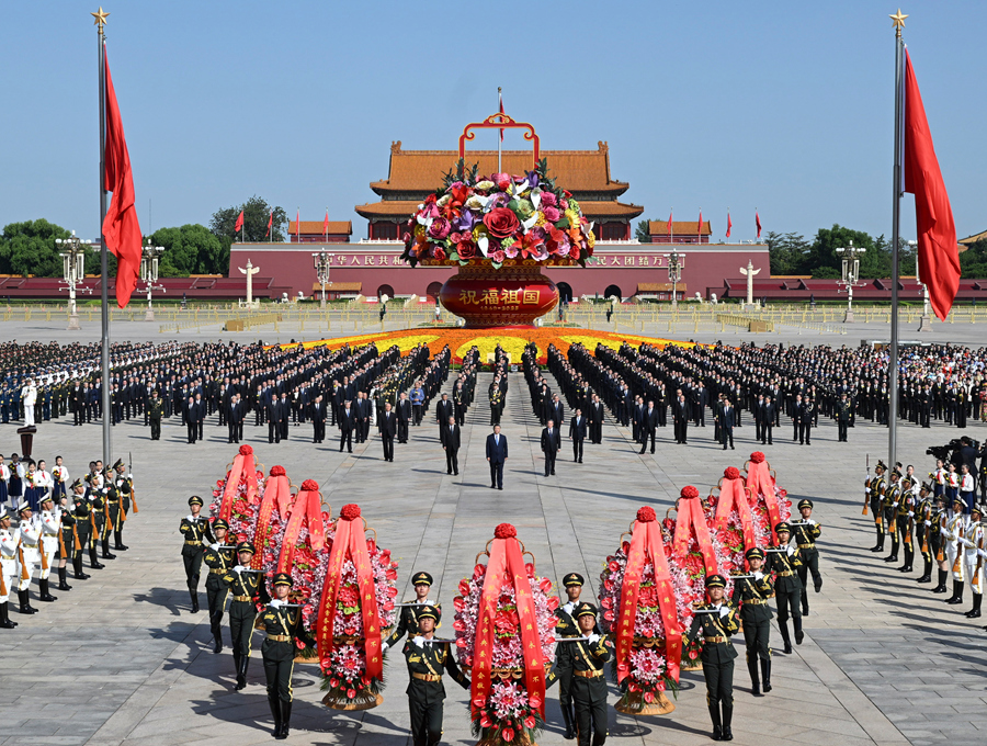 烈士纪念日向人民英雄敬献花篮仪式在京隆重举行 习近平等党和国家领导人出席(图2)