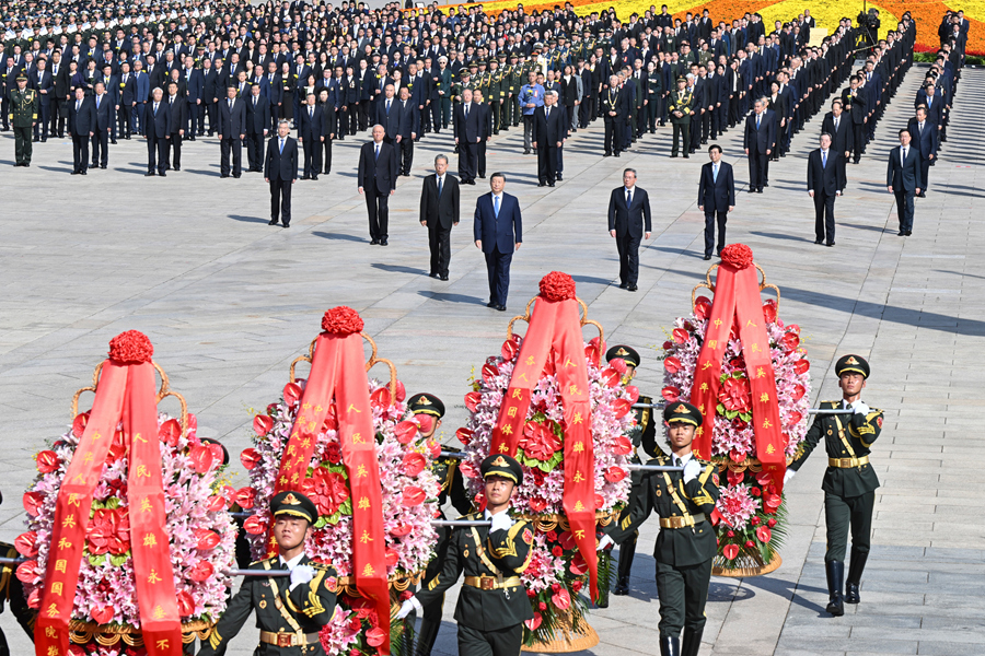 烈士纪念日向人民英雄敬献花篮仪式在京隆重举行 习近平等党和国家领导人出席(图4)