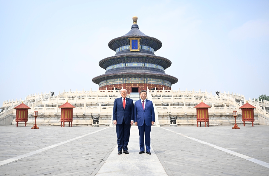习近平同美国总统特朗普参观天坛(图1)