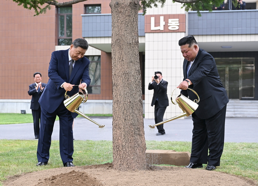 习近平参访朝鲜劳动党中央干部学校(图4)