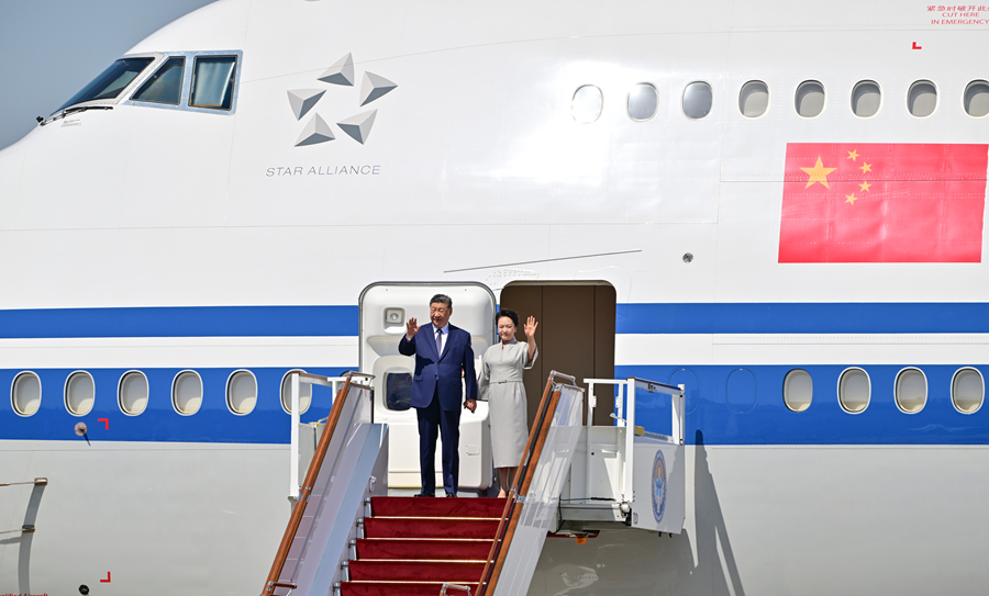 习近平抵达比什凯克出席2026年上海合作组织峰会并对吉尔吉斯斯坦进行国事访问(图1)