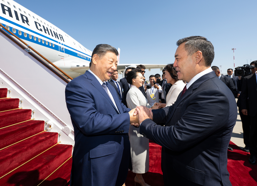 习近平抵达比什凯克出席2026年上海合作组织峰会并对吉尔吉斯斯坦进行国事访问(图3)