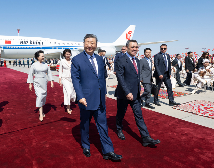 习近平抵达比什凯克出席2026年上海合作组织峰会并对吉尔吉斯斯坦进行国事访问(图4)