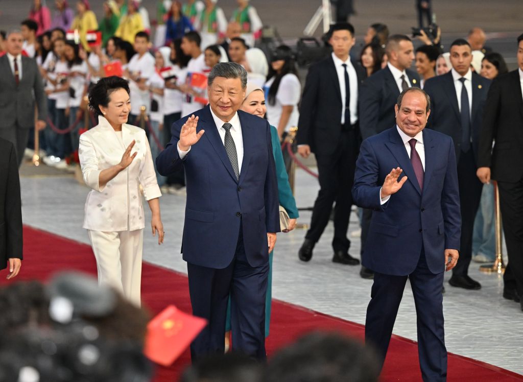 习近平抵达开罗对埃及进行国事访问(图1)