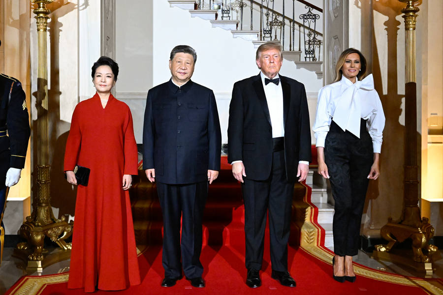 习近平和彭丽媛出席特朗普总统夫妇举行的欢迎国宴(图1)