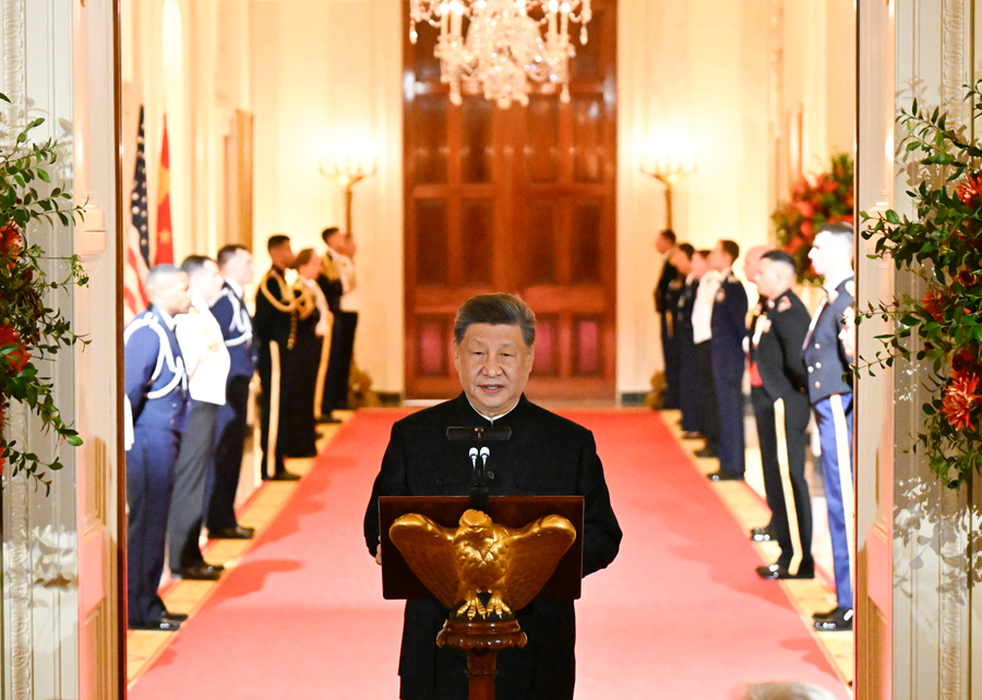 习近平和彭丽媛出席特朗普总统夫妇举行的欢迎国宴(图4)