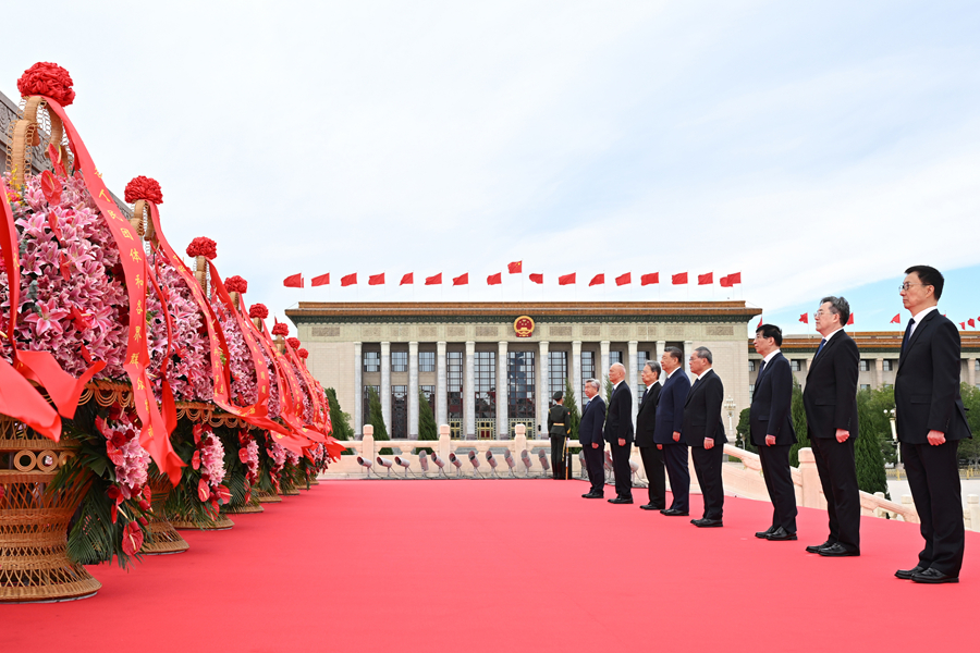 烈士纪念日向人民英雄敬献花篮仪式在京隆重举行 习近平等党和国家领导人出席(图5)