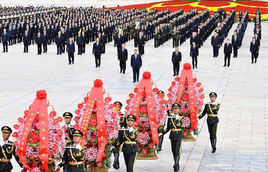 烈士纪念日向人民英雄敬献花篮仪式在京隆重举行 习近平等党和国家领导人出席(图4)