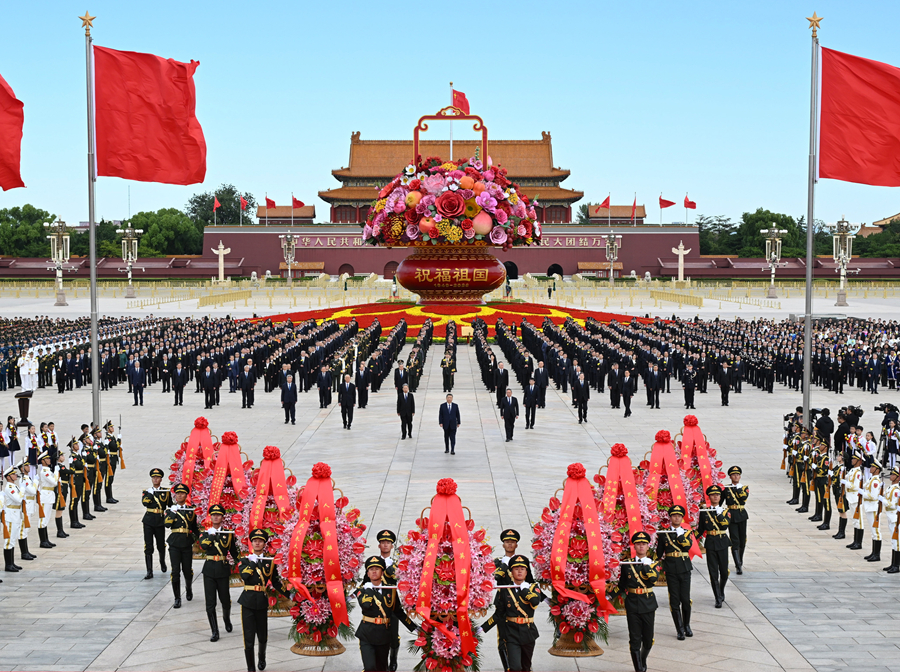 烈士纪念日向人民英雄敬献花篮仪式在京隆重举行 习近平等党和国家领导人出席(图2)