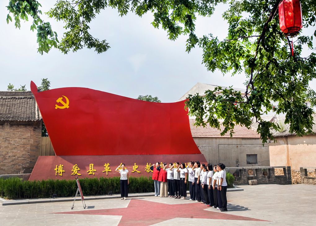 坚持党的全面领导，不断提高党的长期执政能力——习近平党建思想引领新时代全面从严治党系列述评之一(图6)