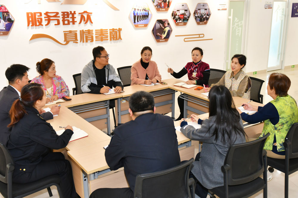 坚守初心使命，始终保持党同人民群众的血肉联系——习近平党建思想引领新时代全面从严治党系列述评之二(图10)