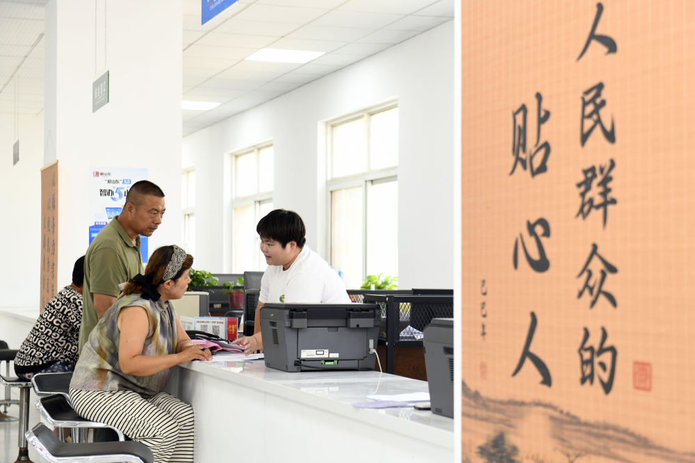 坚守初心使命，始终保持党同人民群众的血肉联系——习近平党建思想引领新时代全面从严治党系列述评之二(图9)