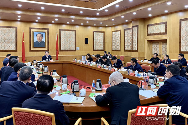 省委书记杜家毫主持召开经济专家座谈会 与我院及省内部分专家座谈(图1)