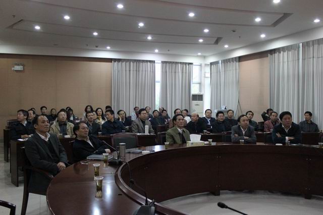 湖南省社科院认真组织观看十八大开幕式直播(图2)