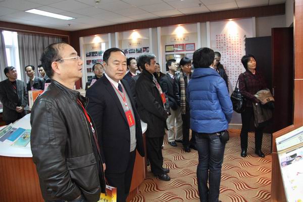 2011年中南地区社科院院长联席会暨智库创新工作论坛在我院召开(图3) 2011年中南地区社科院院长联席会暨智库创新工作论坛在我院召开(图3)