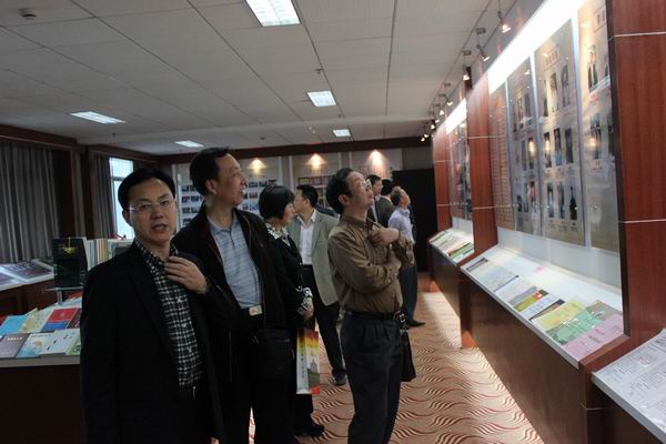 《中国中部地区发展报告（2013）》中部蓝皮书编撰工作会议在我院召开(图2)